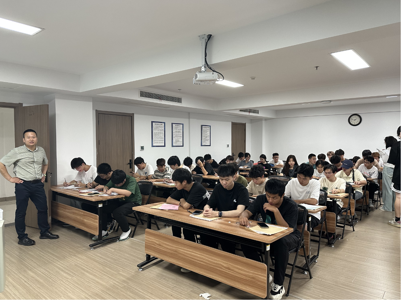 屏幕截图 2023-09-17 185929.png